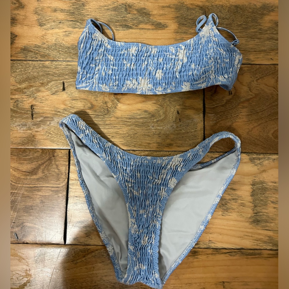 TRIANGL BIKINI SIZE SMALL